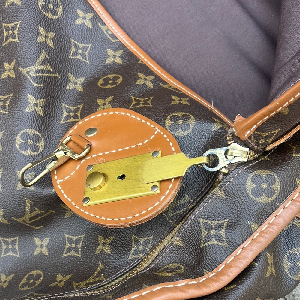 Louis Vuitton Brown Duffel Bag with Classic Design - Picture 12 of 12